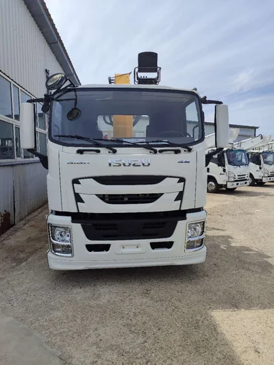 Фото 2 Грузовой бортовой автомобиль с КМУ ISUZU GIGA 8T