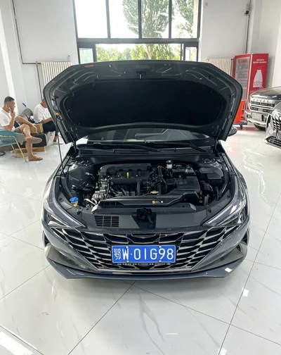 Фото 17 Hyundai Elantra