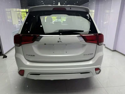 Фото 4 Mitsubishi Outlander