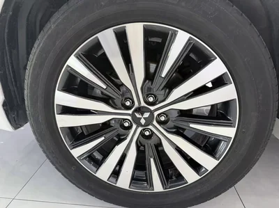 Фото 8 Mitsubishi Outlander