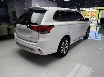 Фото 5 Mitsubishi Outlander