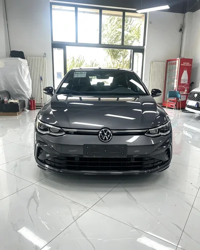 Фото 2 Volkswagen Golf R-Line