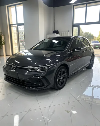 Фото 3 Volkswagen Golf R-Line