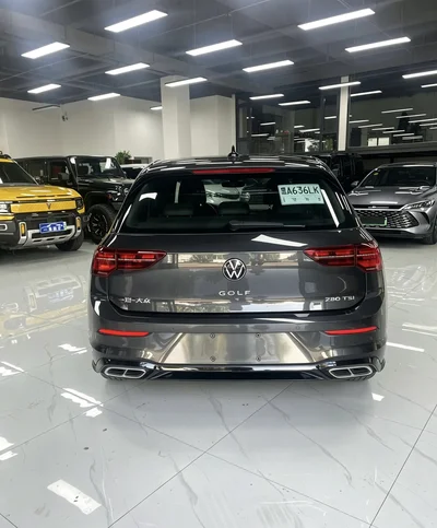 Фото 5 Volkswagen Golf R-Line