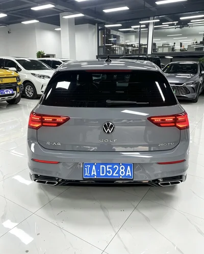 Фото 5 Volkswagen Golf R-Line