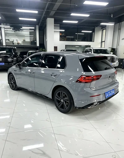Фото 4 Volkswagen Golf R-Line
