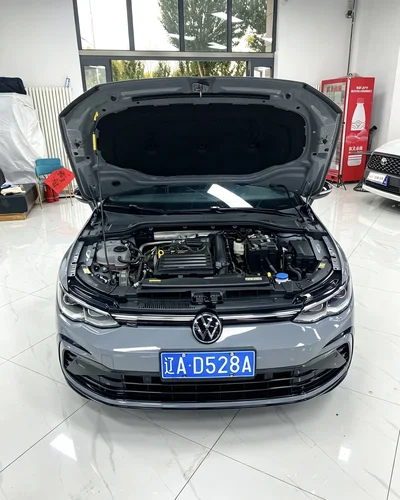 Фото 19 Volkswagen Golf R-Line