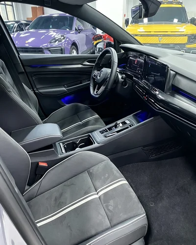 Фото 7 Volkswagen Golf R-Line