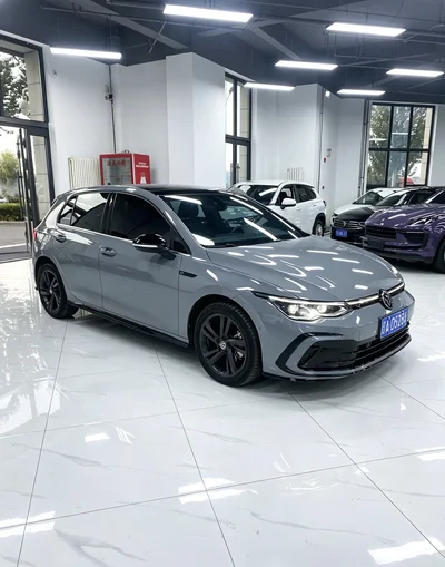 Фото 1 Volkswagen Golf R-Line