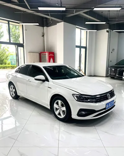 Фото 1 Volkswagen Lamando 230TSI
