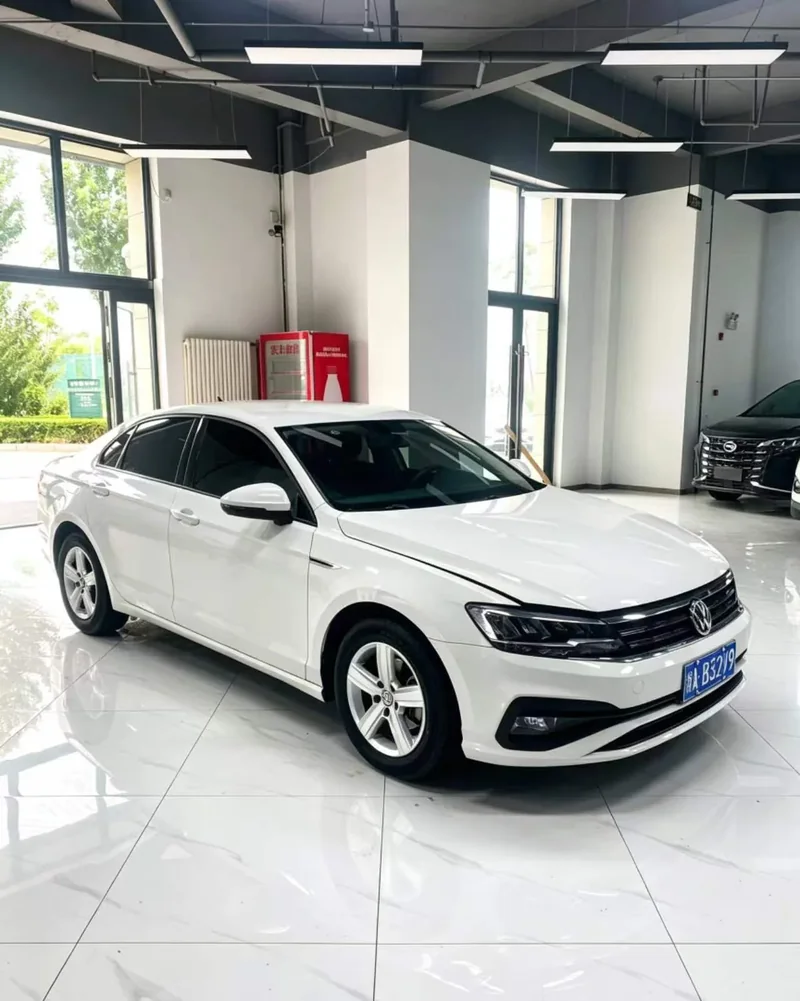 Volkswagen Lamando 230TSI