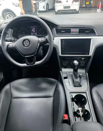 Фото 7 Volkswagen Lamando 230TSI